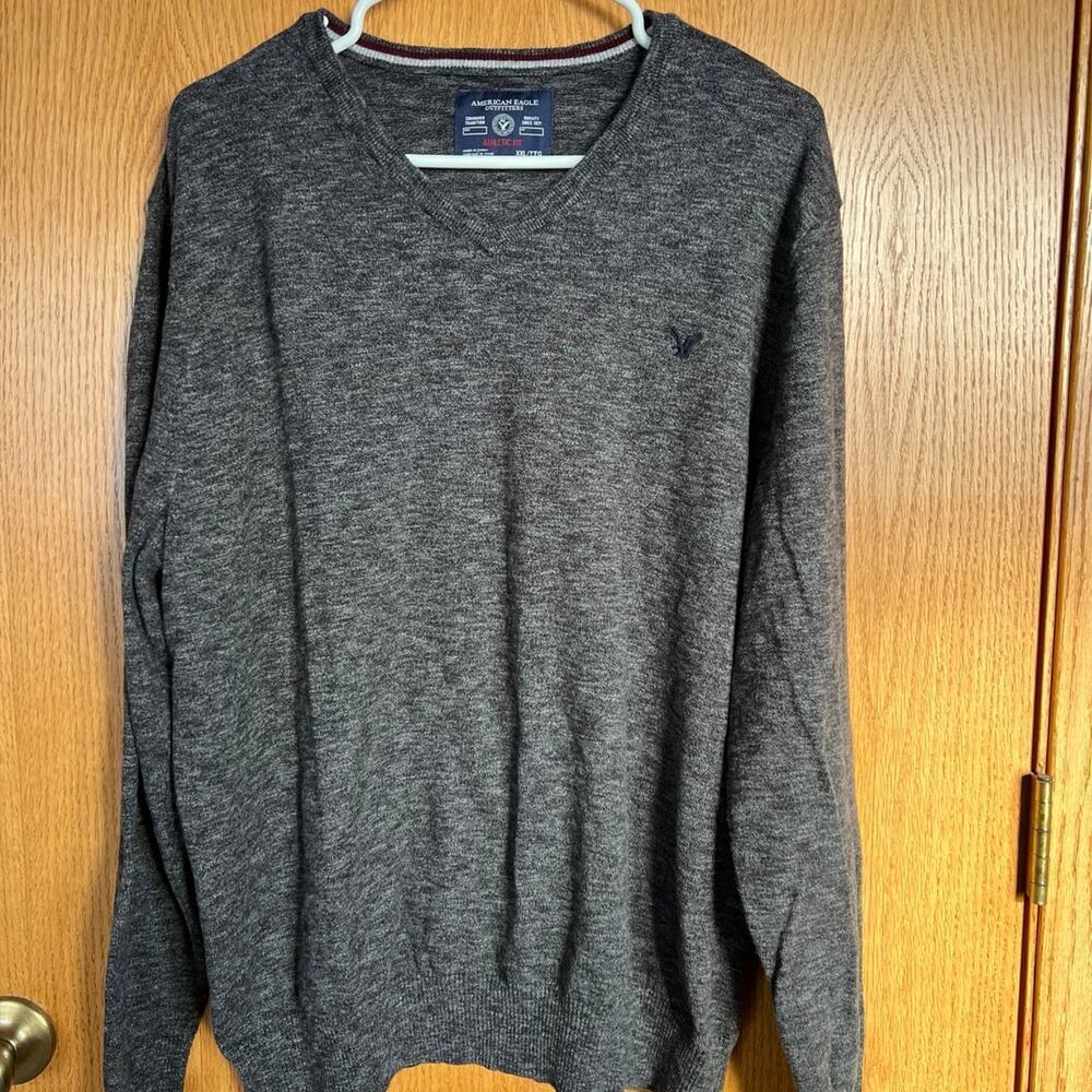 AMERICAN EAGLE men’s size XXL V-neck sweater